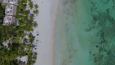 Tulum,-Mexico-Beach,-Holiday-Vacation-Spot-for-Tourists---Establishing-Vertical-Aerial