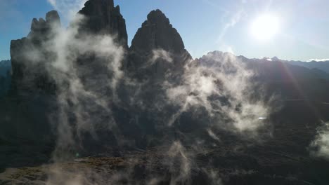 Silhouette-Der-Felsigen-Berggipfel-Der-Italienischen-Dolomiten,-Luftaufnahme