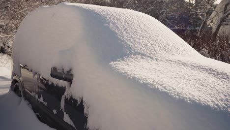 Car-Blanket-With-A-Thick-Layer-Of-Snow