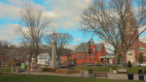 Peaceful-Town-With-Medieval-Architectures-At-The-Main-Plaza-Square-Of-Naugatuck-In-New-Haven-County,-Connecticut,-United-States
