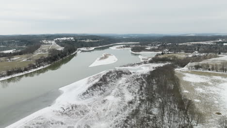 Frozen-Bank-Of-White-River-With-Countryside-Landscape-During-Winter-In-Arkansas,-USA