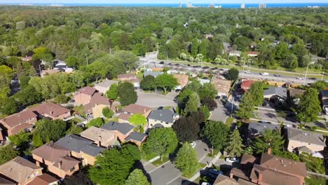 Close-up-aerial-shot-of-houses-in-Mississauga-near-Lake-Ontario