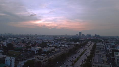 Schöner-Luftbildflug-Bangkok-Am-Abend,-Sonnenuntergang-Thailand-2022