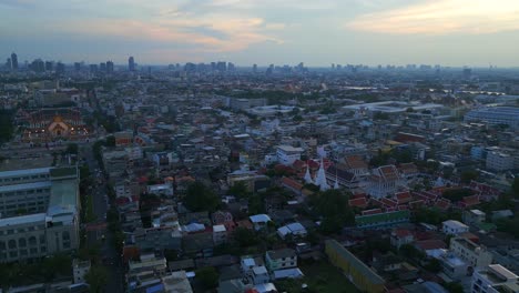 Overview-Bangkok-old-town-with-monastery