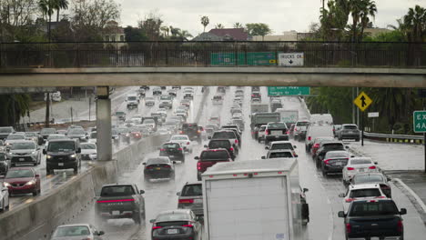 Heavy-Traffic-on-the-101-Freeway-in-Los-Angeles-in-the-Rain,-Flooding