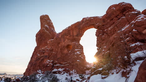 Timelapse,-Arches-National-Park-Utah-USA,-Winter-Sunrise-Above-Natural-Arch