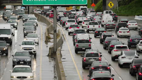 A-Pan-of-Heavy-Traffic-in-the-Rain-on-the-101-Freeway-in-Los-Angeles