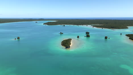 The-islets-at-Upi-Bay-in-the-Isle-of-Pines---aerial-parallax-panorama