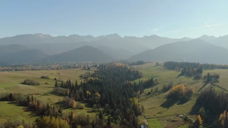 Scenic-panorama-of-Tatra-mountains,-Poland,-on-sunny-autumn-day