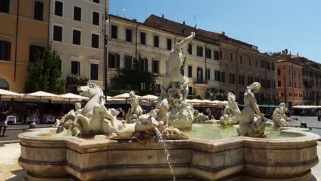 Fontana-del-Nettuno-in-Piazza-Navona,-by-Giacomo-Della-Porta,-Rome,-Italy