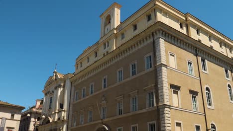 Universidad-Pontificia-De-La-Santa-Cruz,-Roma,-Italia