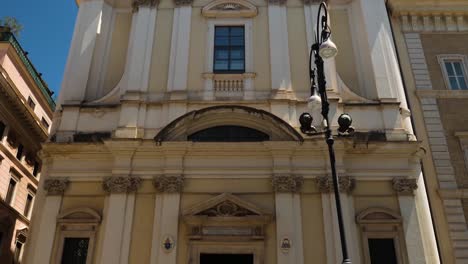 Fassade-Der-Basilika-Des-Heiligen-Apollinaris-In-Den-Thermen-Des-Nero-Von-Ferdinando-Fuga-Auf-Der-Piazza-Di-Sant&#39;Apollinare,-Rom,-Italien