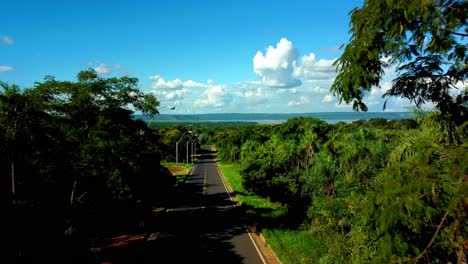 Hermosa-Zona-De-La-Ciudad-De-Aregua-Con-Vistas-A-Su-Famoso-Lago-Ypacarai,-Paraguay