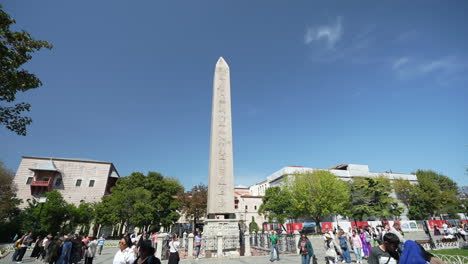Obelisco-De-Teodosio-En-La-Plaza-Del-Sultán-Ahmet,-Estambul,-Turquía