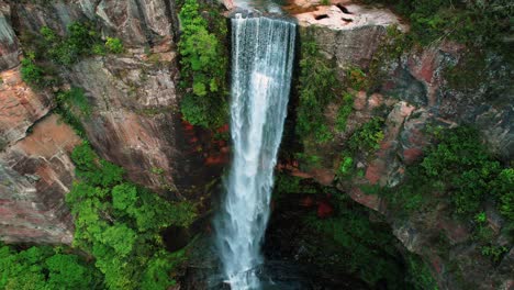 Belmore-Falls,-Australia,-Drone-Shows-Enormous-Waterfall