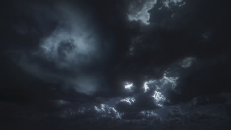 Epische-Echte-Gewitterwolken-Mit-Blitzen