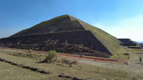 The-intricate-details-and-massive-scale-of-one-of-Mexico's-Pyramids,-the-heart-of-the-ancient-Aztec-empire