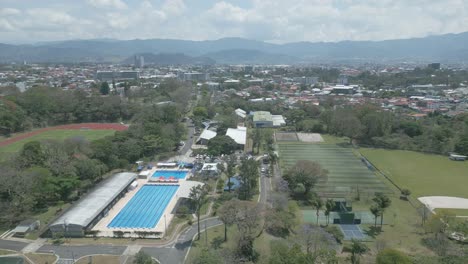 Drohnenaufnahme-Des-Sportkomplexes-Der-Universität-Von-Costa-Rica