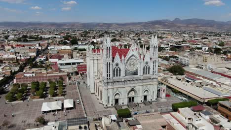Aerial-shot-in-cathedral-of-León-Guanajuato-Mexico-expiatory-temple