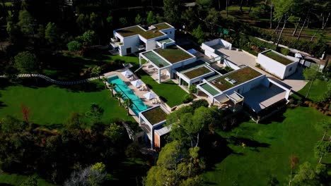 Establishing-shot-of-a-multi-million-euro-mansion-with-private-pool-in-Mougins,-France