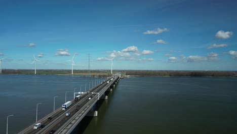 Drone-Vuela-Al-Lado-Y-Por-Encima-De-Un-Puente-Con-Una-Carretera-Nacional-Sobre-Un-Río