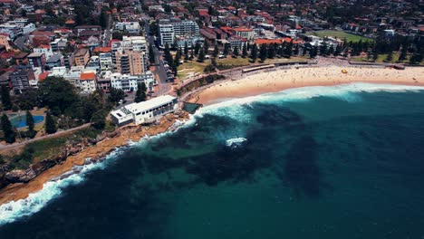 Coogee-Beach,-Drone-Pans-Down-Towards-Coogee-Beach,-Australia