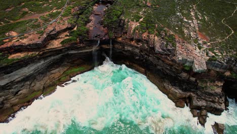 Curracurrong-Falls,-Australien-Drohne-Steigt-Nach-Oben-Hinab