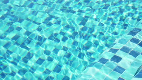 Static-shot-of-water-reflecting-in-a-blue-checkered-pool