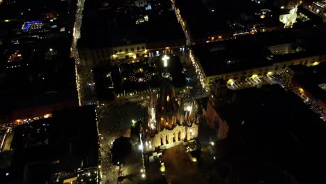Night-aerial-shot-of-the-church-of-San-Miguel-de-Allende