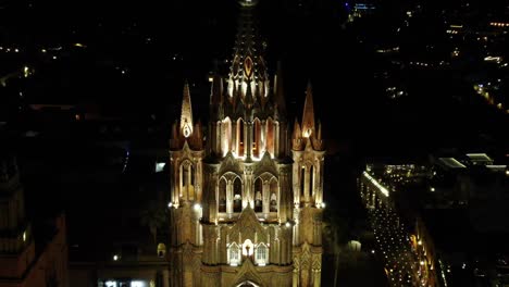 Aerial-shot-with-zoom-in-of-the-cathedral-of-San-Miguel-de-Allende