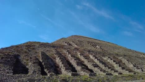 Conozca-De-Cerca-Una-Pirámide-De-Teotihuacan,-Ya-Que-Cada-Detalle-Intrincado-Se-Captura-En-Una-Impresionante-Alta-Definición