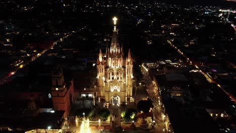 Aerial-shot-of-the-church-of-San-Miguel-de-Allende