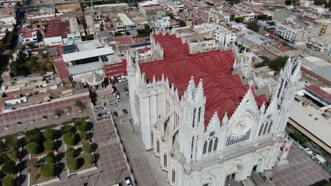 Aerial-shot-of-cathedral-of-León-Guanajuato-Mexico-expiatory-temple