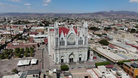 Aerial-shot-of-cathedral-of-León-expiatory-temple