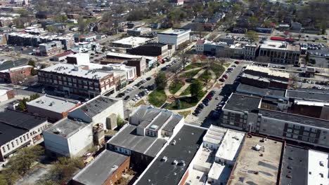 Fountain-Square-Park_bowling-Green-Kentucky_Aerial-Drohne-Des-Gentrifizierten-Geschäftsviertels