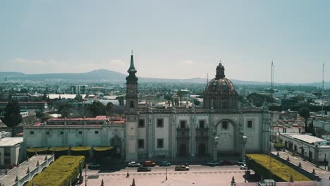 Frontal-view-of-church-in-Queretaro-Mexico