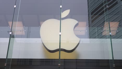 El-Logotipo-De-Apple-De-La-Marca-De-Tecnología-Multinacional-Estadounidense-Visto-Fuera-De-Su-Tienda-Oficial-En-Hong-Kong