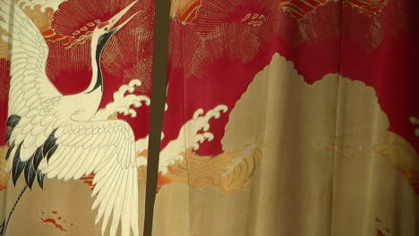 Ein-Kranichvogel,-Abgebildet-Auf-Einem-Japanischen-Kimono