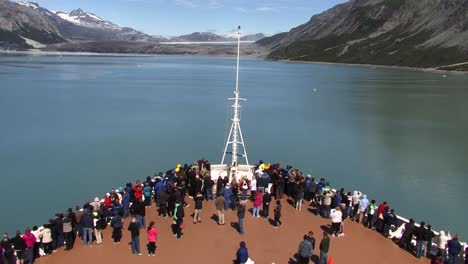 Cruise-through-Tarr-Inlet-on-a-beautiful-summer-day-in-Glacier-Bay,-Alaska