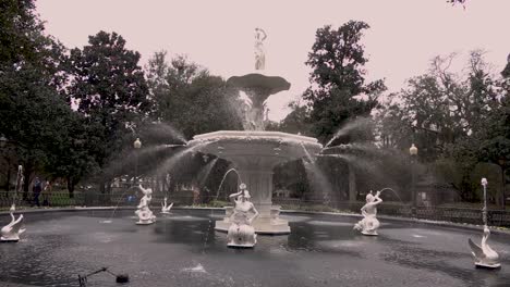 Forsyth-Park-Fountain-Savanah-Georgia-In-Zeitlupe