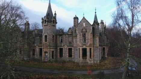 Dunalastair-Castle-In-Pitlochry,-Schottland