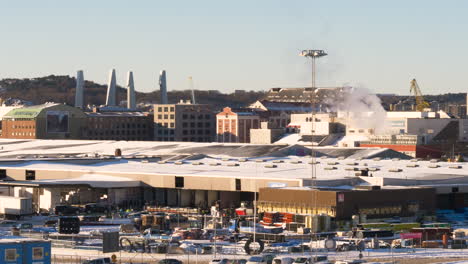 Vista-Del-Almacén-De-Distribución-De-Ahlsell-En-La-Zona-Industrial-De-Gotemburgo,-Suecia-En-Una-Mañana-Soleada