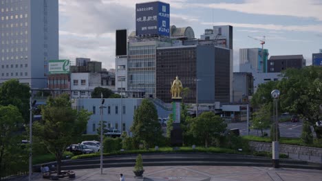 Plaza-De-La-Ciudad-De-Gifu-Fuera-De-La-Estación-De-Tren-Jr