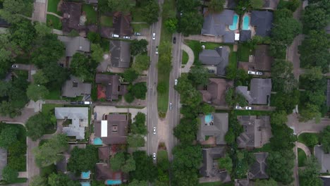 Birds-eye-view-of-affluent-neighborhood-in-Houston,-Texas