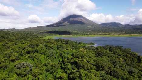 Largest-lake-of-Costa-Rica-in-front-of-Arenal-volcano