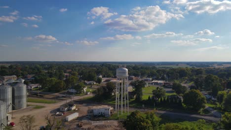 Cinematic-aerial-drone-4K-footage-of-a-water-tower-in-a-farm-of-Trenton,-Kentucky-in-the-USA
