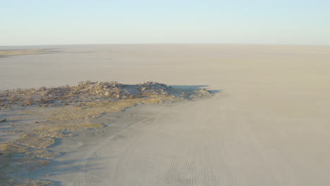 Drone-Shot-Of-Unique-And-Empty-Wild-Tourism-Attraction-On-Kubu-Island,-Makgadigadi-Pans-Botswana