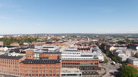 Luftaufnahme-Nach-Unten-über-Alten-Gebäuden-Der-Stadt-Norrköping,-Schweden
