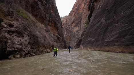 Hikers-making-their-way-up-the-Narrows-hike-in-Zion-National-Park