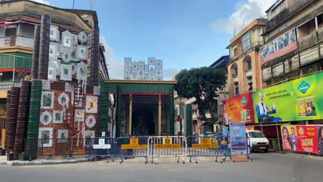 Timelapse-of-Durga-puja-pandal-view-from-outside